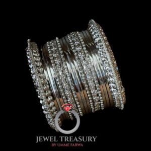 Antique silver metal bangle set
